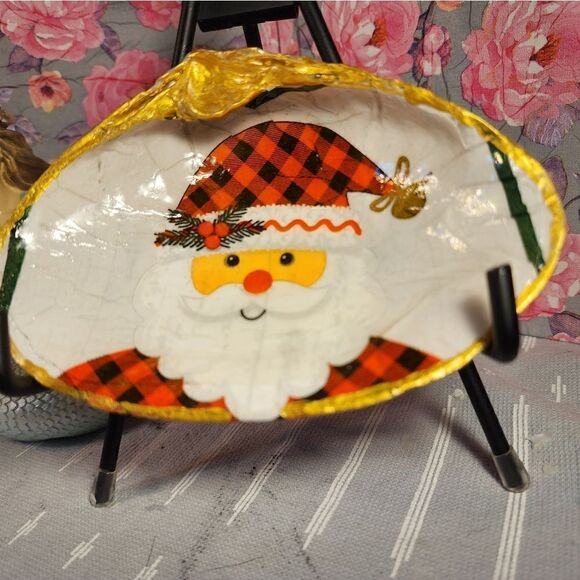 DECOUPAGE CLAM SHELL DECOUPAGE SANTA CLAUS 🧑🎄 ON A CLAM SHELL TRINKET DISH - Picture 3 of 11